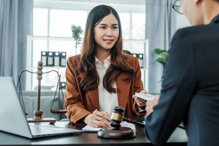 What to Look For When Choosing a Law Firm for Your Case